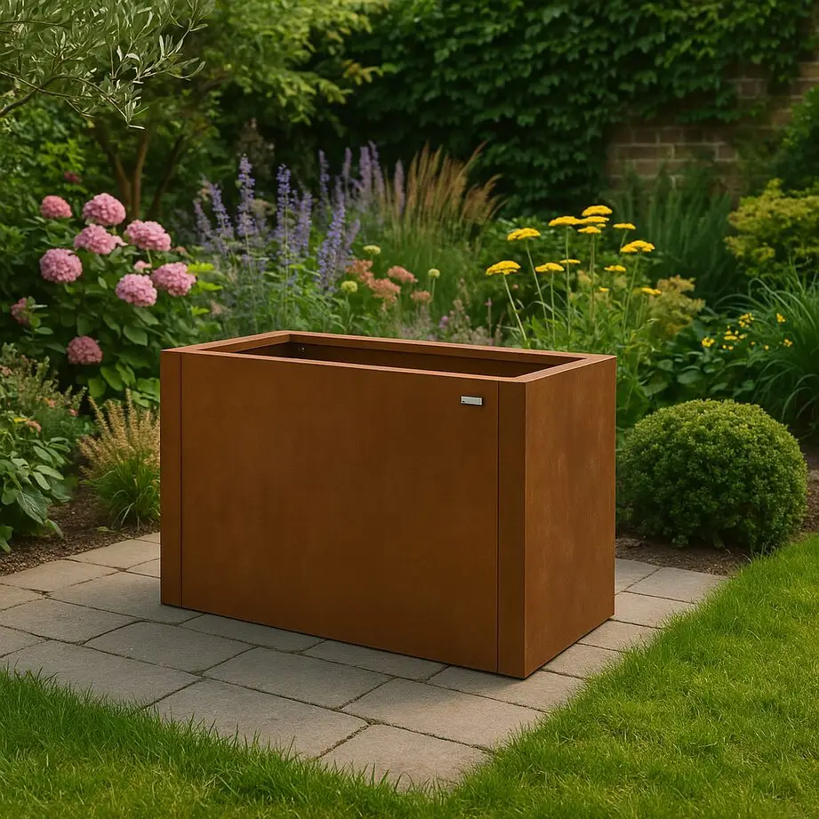 Modulares Hochbeet aus Cortenstahl mit Blumen