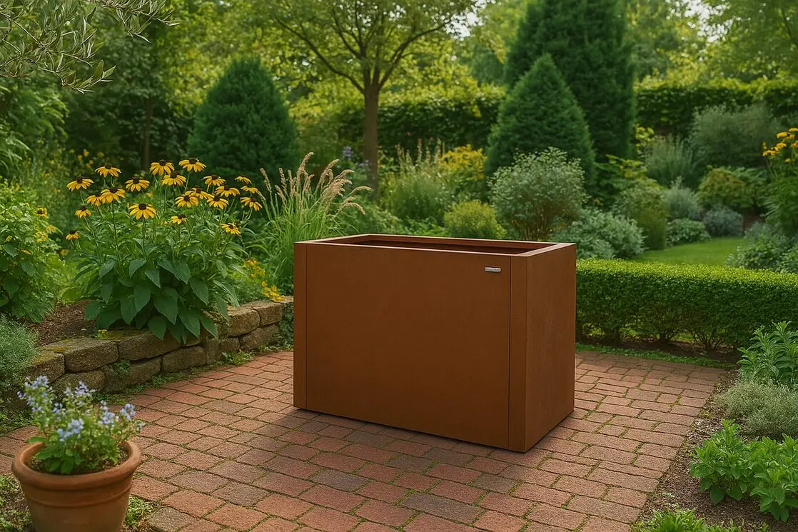 Modulares Hochbeet aus Cortenstahl im Garten